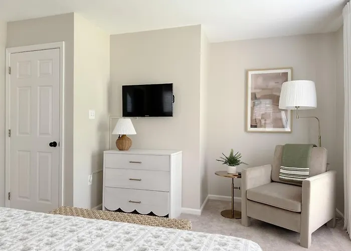 Charming Cottage For Family And Dogs Near Beach & City
